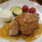 キッチン ブルー グローブ - 豚肩ロースポシェのアップ