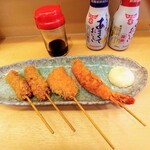 さんすけ - 串カツ@150円　串揚げ3種セット550円（豚・鮭・蝦）