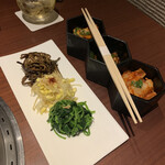 蕃 YORONIKU - キムチとナムル