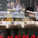 TAT KEBAB - 20種類ぐらいはありそうなサラダのトッピング