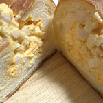 PARKER HOUSE BUTTER ROLL - 卵サンドの断面