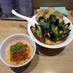 Rock’anDo - zuppa di cozze（ムール貝のスープヌードル）＋スパニッシュオムレツ丼