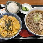 蕎と旬 さがゑもん - 親鶏と美幸卵のミニ親子丼＋ハーフ肉そばセット 1,100円とトッピング大根おろし 100円