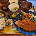 古民家カフェ ワンプラスワン - ポークカツレツ+有頭エビフライ