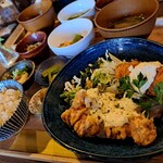 古民家カフェ ワンプラスワン - チキン南蛮+コロッケ