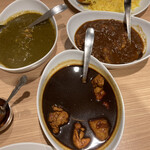 デリー - ほうれん草チキン、コルマ、カシミール