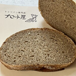 Buro-Toya - ロッゲンブロート(ライ麦100%パン) 475円