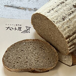 Buro-Toya - ロッゲンブロート(ライ麦100%パン) 475円