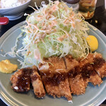 Tonkatsu Tarou - ソースとドレッシングでこんな感じ