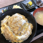 玉山食堂 - かつ丼（税込800円）