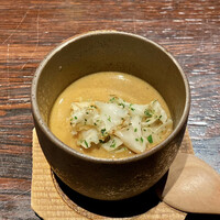 YAKITORI 燃 es - 鶏の茶碗蒸し ハナビラダケ 鶏のビスク
                4月訪問時にもいただきましたけど、今回の方が美味しく感じるのは気の所為でしょうか！？
                ソテーしたハナビラダケが香り良くシャキシャキとした食感が良いです♪