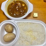 欧風カレー オーベルジーヌ - チキンカレー(ウズラ卵追加)