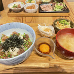 こうじ家たらぎ - マグロの卵黄醤油こうじ漬け丼ご膳