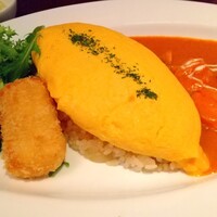 赤坂 津つ井 総本店 - オムライスプレート（アメリケーヌソース）
