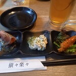 猿々楽々 - お通しと生中