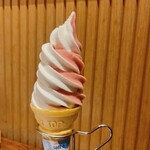 あじ菜 - ソフトクリーム（バニラといちごのミックス）