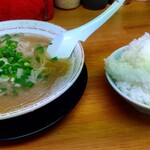 しぇからしか - ラーメン750円 ライス大200円なり。