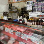 松阪亭 - 店内のお肉コーナー