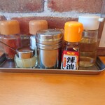 らーめん 紫龍 - 2023年６月　卓上の薬味たち