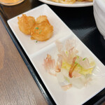 わ楽 - お新香、ポテトのチーズ風味で揚げたの