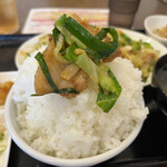 わ楽 - ニラ豚　オンザライス  