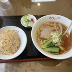 中華料理 かんの - 料理写真:ラーメン・半炒飯セット 900円