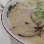 長浜ラーメン 一心亭 - スープたっぷりっす♪
