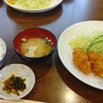 208542411 - カキフライ定食(800円)