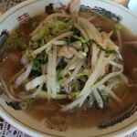 Ouji Seian Nabeharikan - ラーメンには野菜がたっぷり。