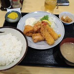 Mampuku - エビフライと鶏唐揚定食 900円 大盛無料