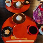 ぎおん徳屋 - お茶の入っているポットのカバーもかわいい