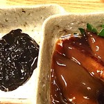 酒菜と炭 てりや - ホタルイカ沖漬けといか墨の黒作り