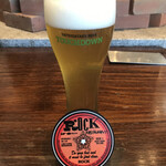 ROCK - ファーストダウン。ピルスナーと言う枠ではあるけれど、その中でコクに少しだけ寄せたビール。コチラはピルスナーやラガー中心なのでその中での説明が難しい（苦笑）