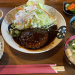 くろ吉 - 煮込みハンバーグ定食 1500円。