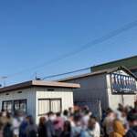 山越うどん - 外観③開店前から大行列