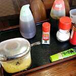 山越うどん - 内観③薬味