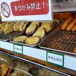 山越うどん - メニュー表④トッピングの陳列棚