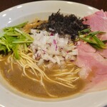 濃厚煮干し豚骨 900円