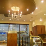 CAFE&DISH Platini - 開放感ある明るいお店です