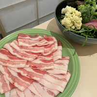 だし屋 おわん - しゃぶしゃぶ用　豚肉と野菜（これでランチ一人前）