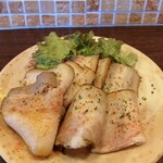 Sakaba Shokudou Kemumaki Kun - 燻製ローストポークの炙り焼き