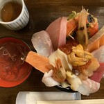 海鮮処 魚屋の台所 - おまかせ海鮮丼（上）3300円税込