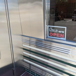 HOT BUNNY DINER - 入り口 