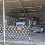 HOT BUNNY DINER - ガレージ　インパラはナンバー付きｗ