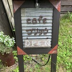 ｃａｆｅ ゴリョウ - 入り口前の看板