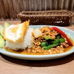 タイの食卓 クルン・サイアム - 鶏挽肉のバジル炒め