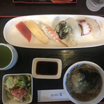 Sushi Daininguai - にぎり盛り合わせセット(950)