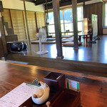 二王の栖 - 囲炉裏があったり、階段箪笥があったり、なんやろ懐かしい