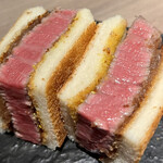 完全個室焼肉 GYU - シャトーブリアンのステーキサンド