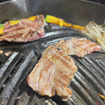 Lamb Lamb.Com - 鶏で言うと、ヒネの地鶏といったところか。よく言えば歯応えがある肉。ラムラム一番セットの方が柔らかく美味しかった。3600円と、牛でもまぁまぁな値段なので、もう少し美味しいのかと期待したが。